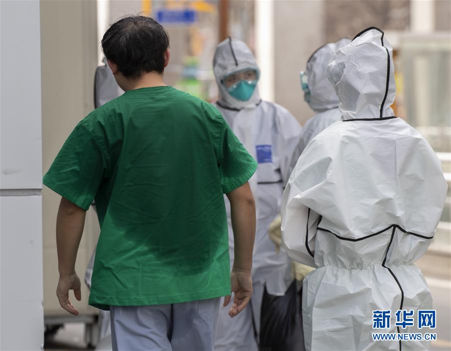 (Xinhua all-media headlines and graphic interaction) (10) White armor is the whole life &mdash; &mdash; Group image of medical staff in the global anti-epidemic battlefield